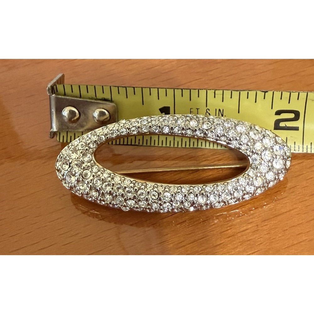 SWAROVSKI Signed Brooch Oval Shape Clear Round Crystals Yellow Gold Plated - Picture 5 of 5